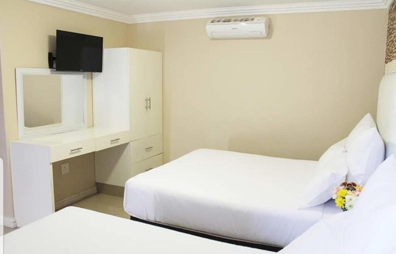 Bayside Hotel Pinetown New Germany Exteriör bild